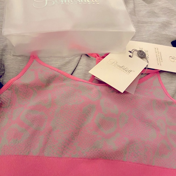 Women’s Sportsbra NWT - Picture 2 of 3